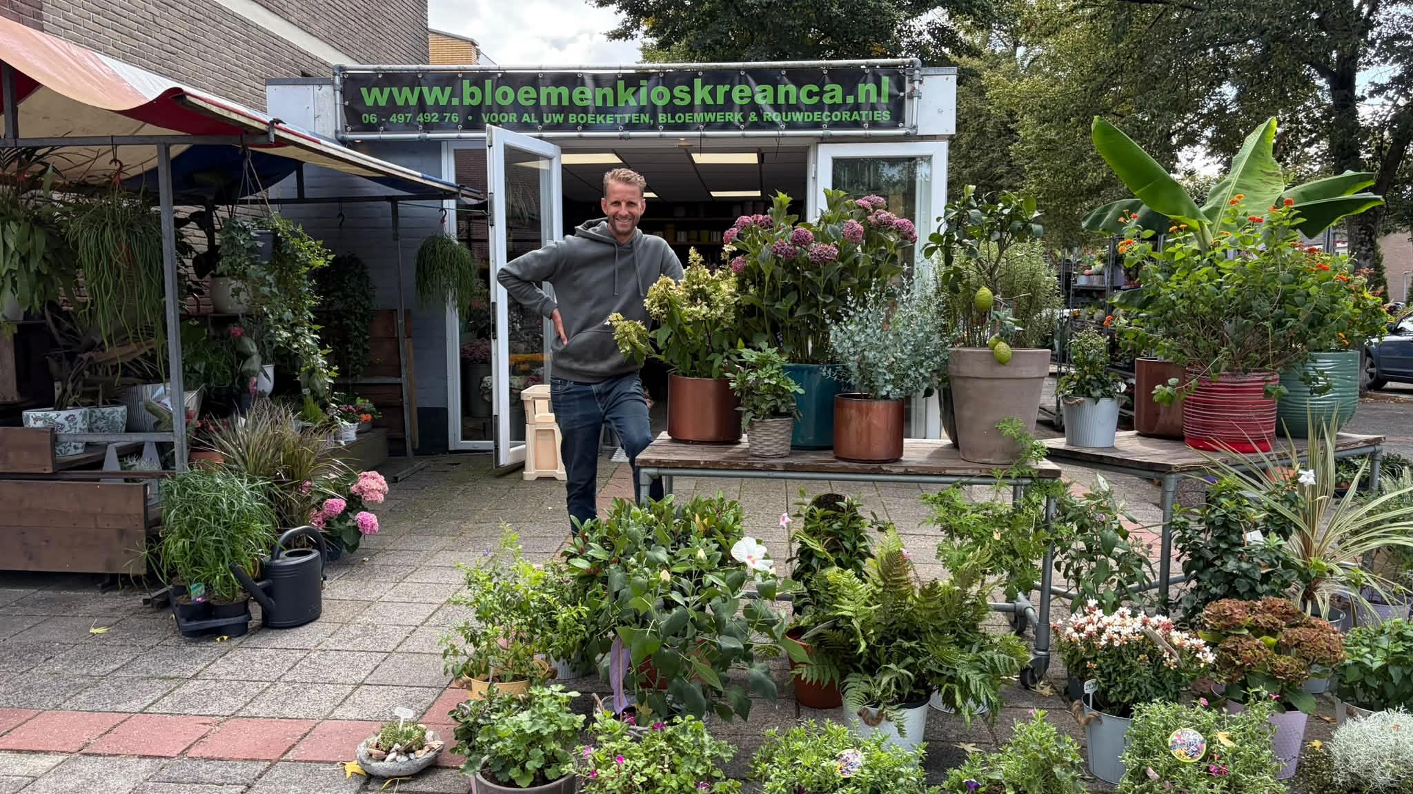 De bloemenkiosk van Reanca aan de Karel Doormanlaan in Hilversum